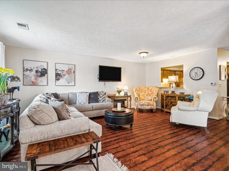 844 W Irvin Avenue photo 3