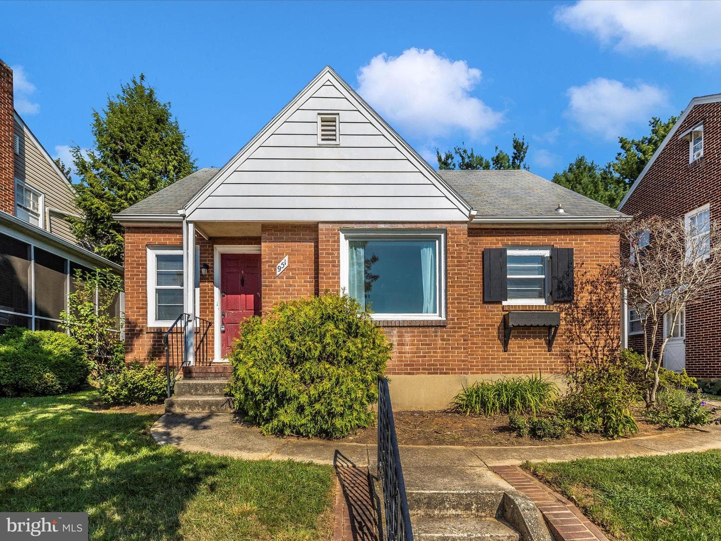 951 View Street photo 2