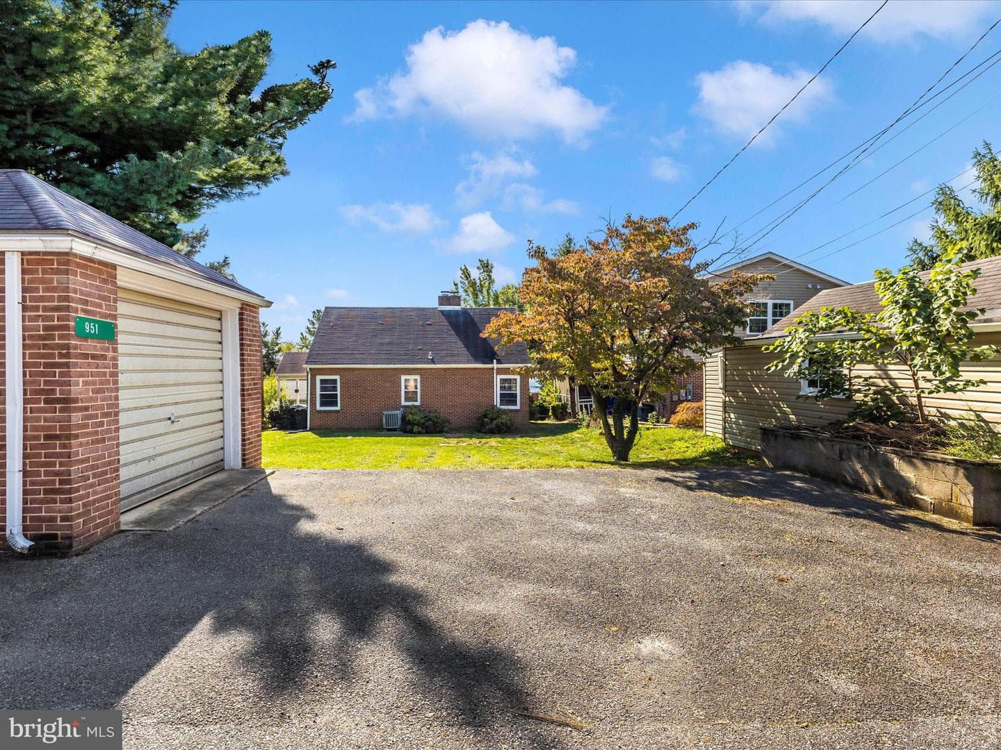 951 View Street photo 26