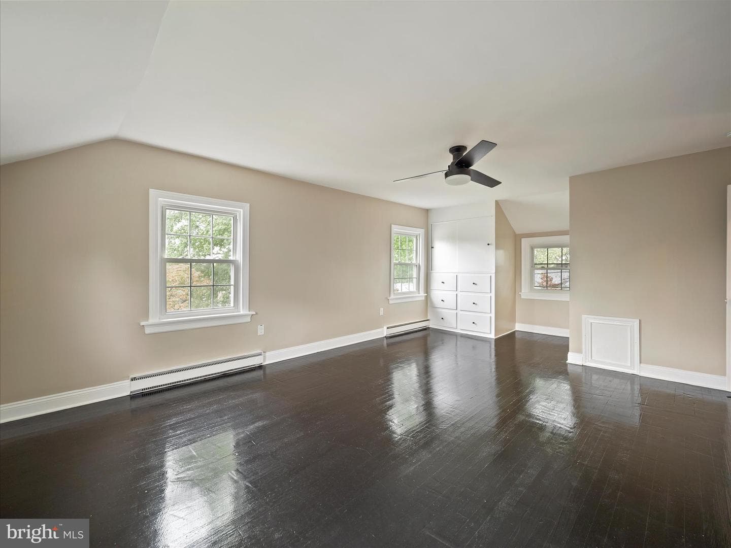 152 E Irvin Avenue photo 27