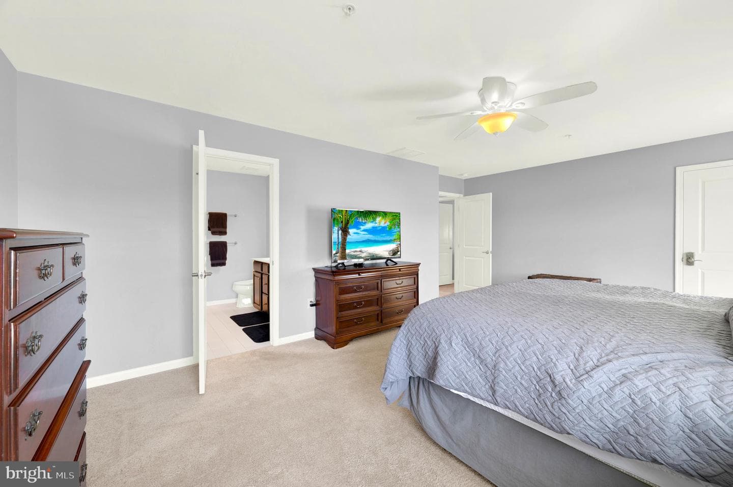 214 Monument Drive photo 23