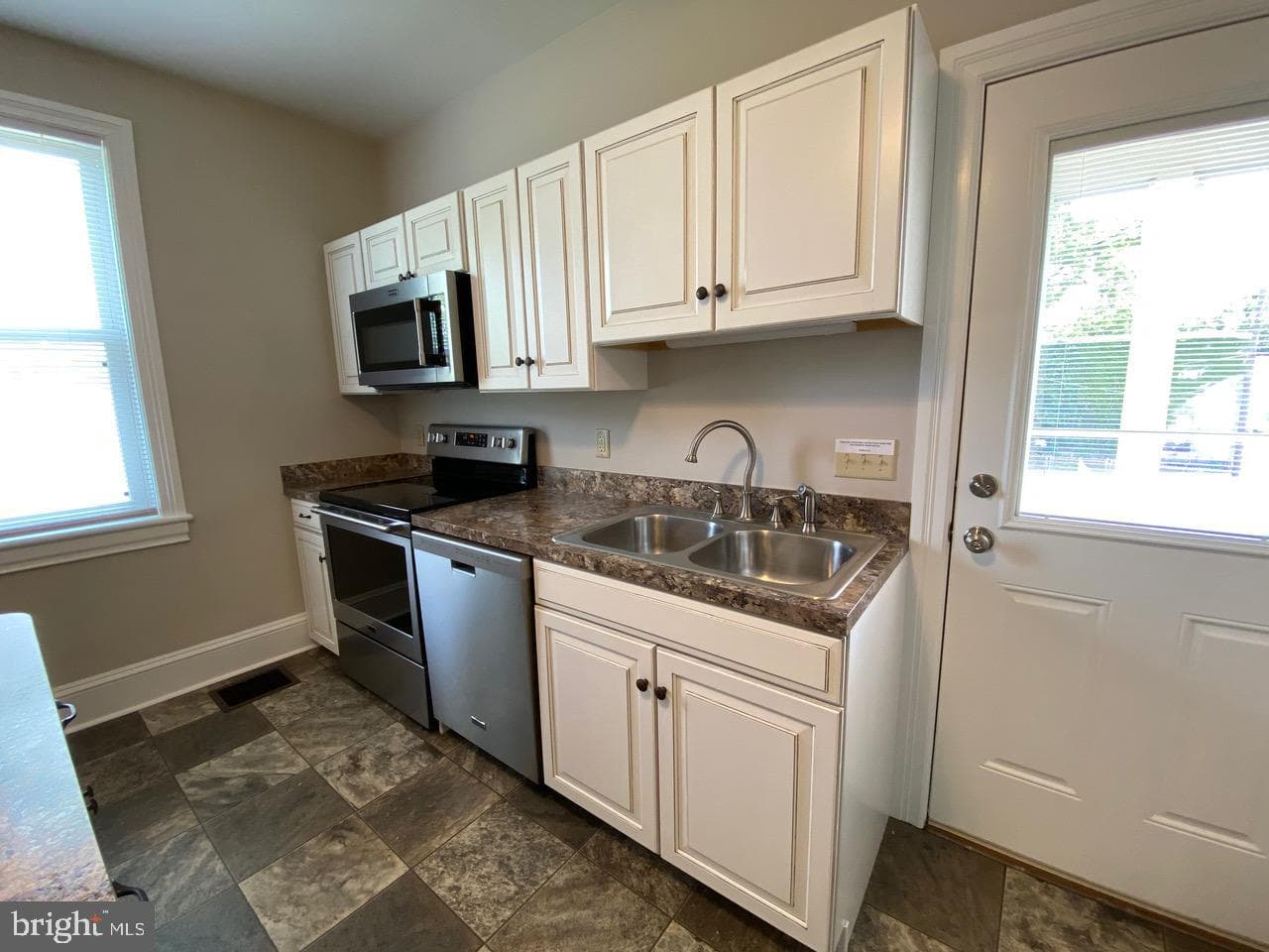 929 W Washington Street photo 12
