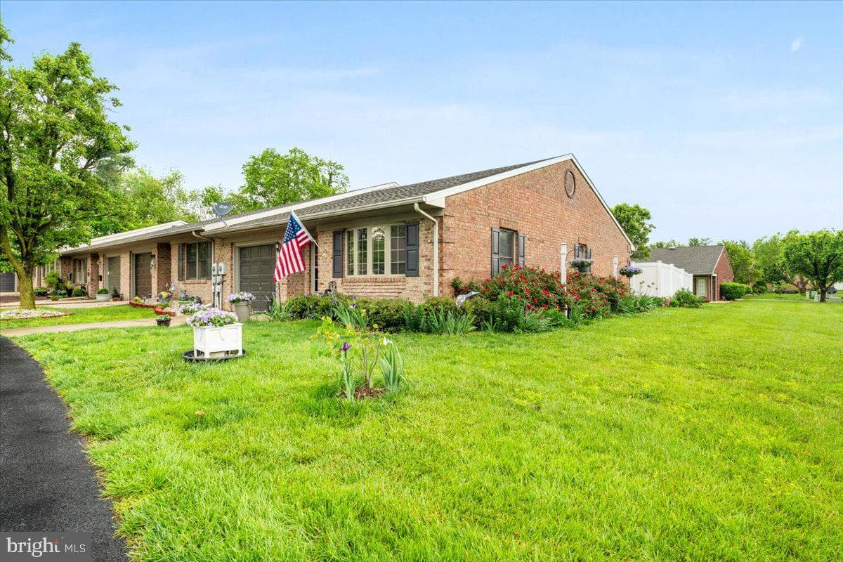 1031 Matthew Court photo 3