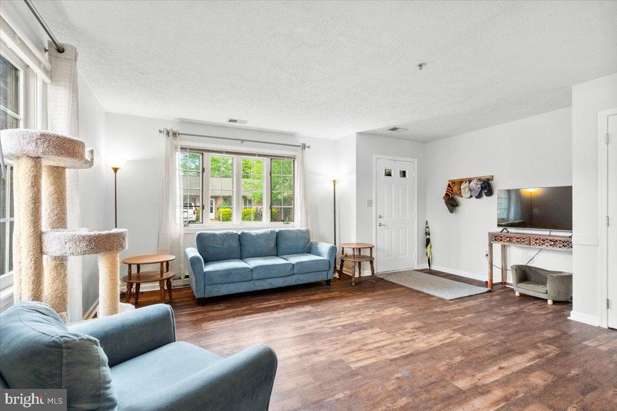 1031 Matthew Court photo 8