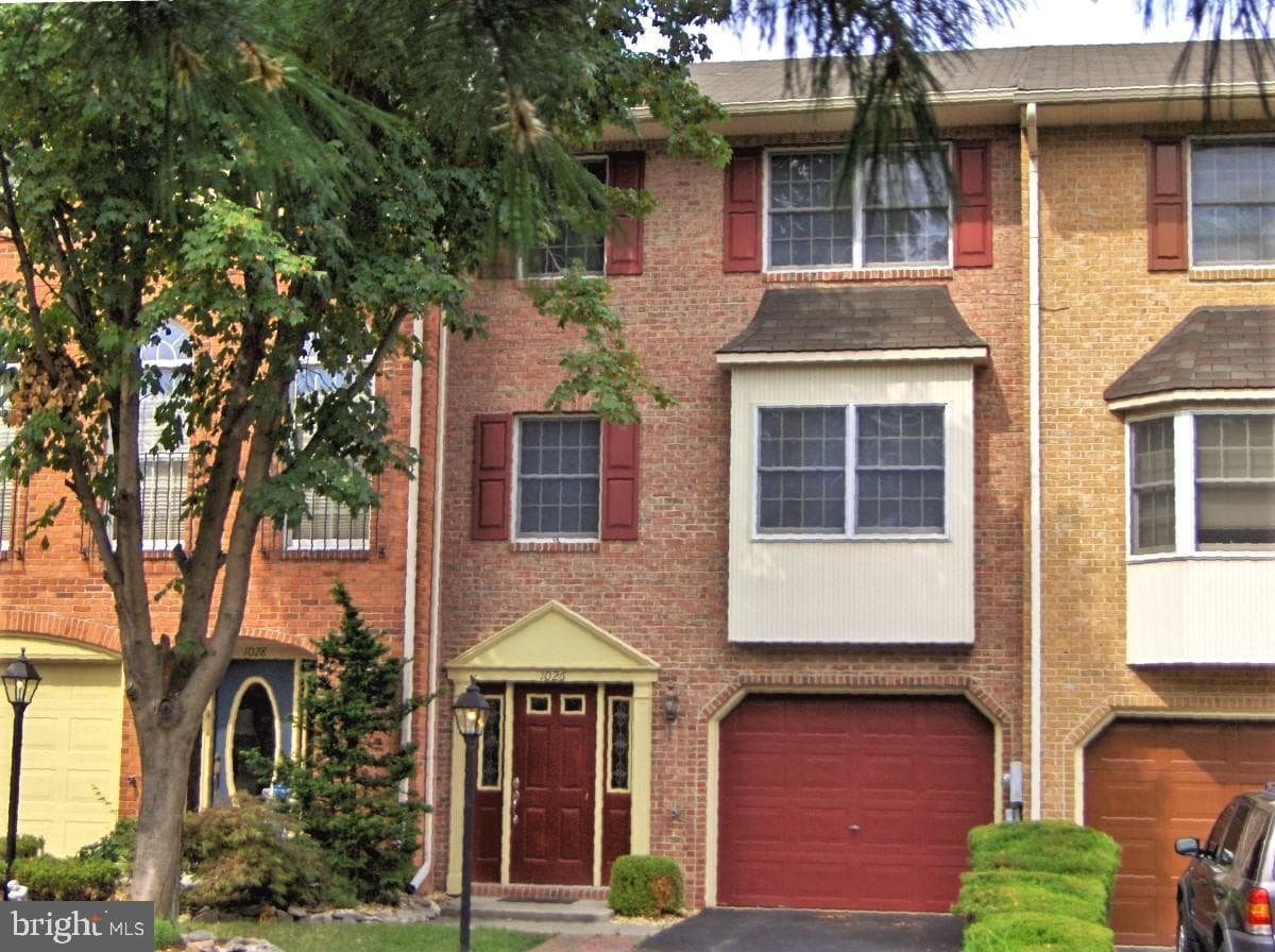 1026 Lindsay Lane photo 1