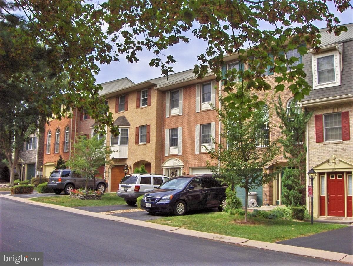 1026 Lindsay Lane photo 4