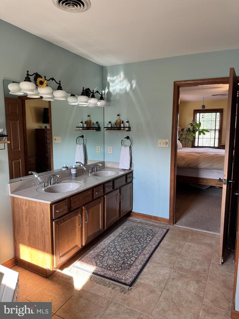 208 Montclair Court photo 44