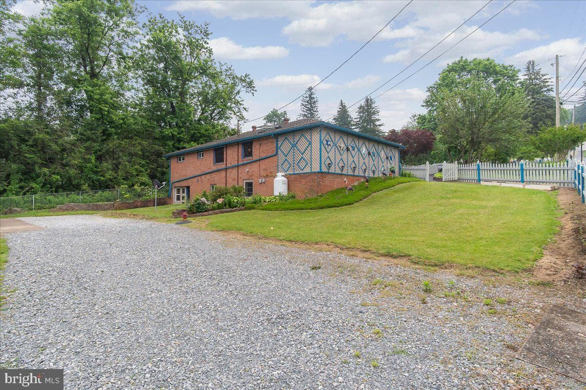 25702 Military Road photo 29