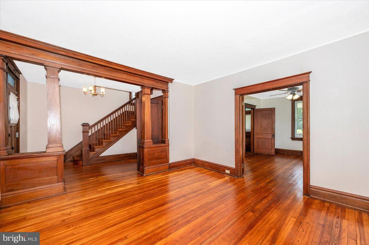 11113 Glenside Avenue photo 11
