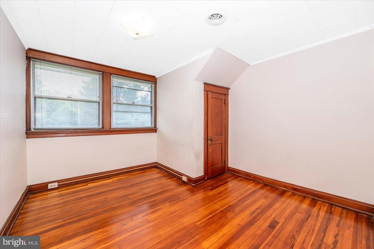 11113 Glenside Avenue photo 36
