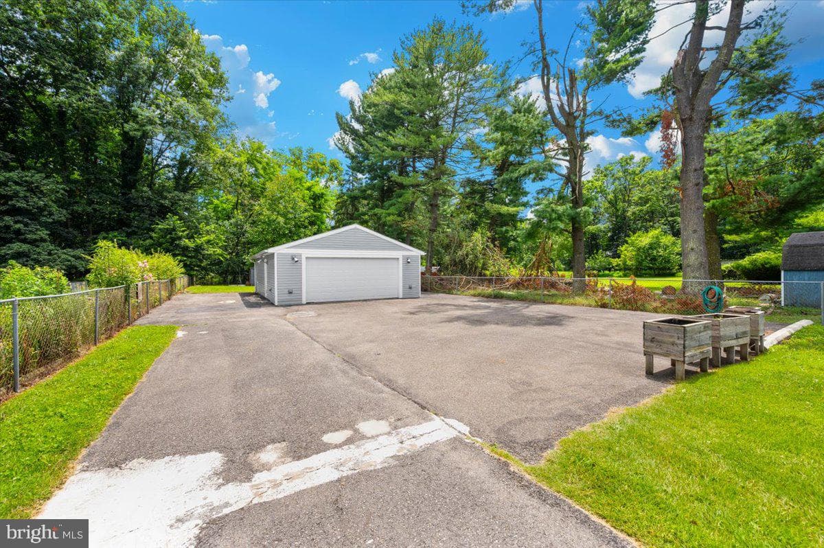 11113 Glenside Avenue photo 56