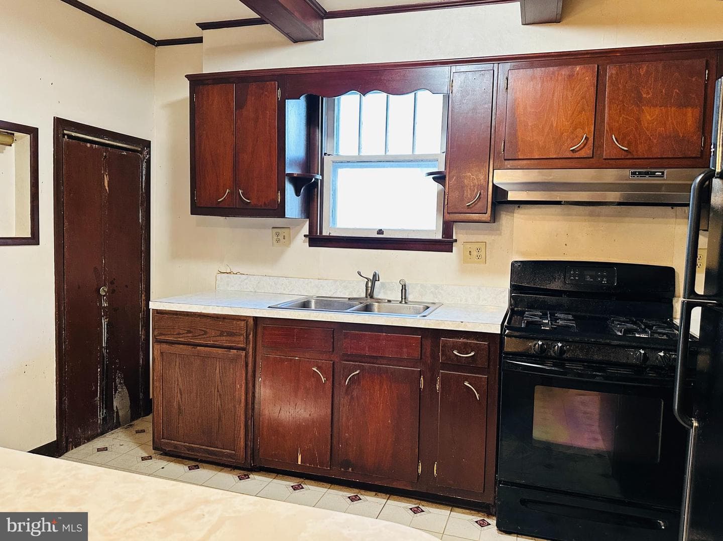 1048 Corbett Street photo 3