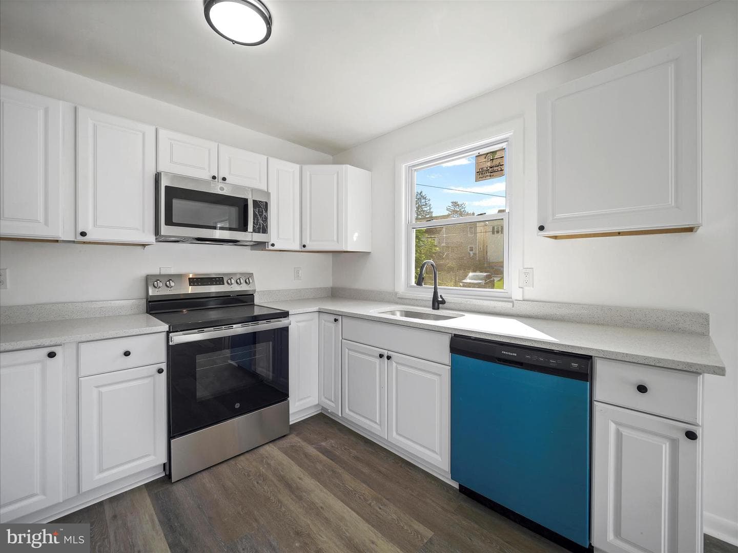 870 Pine Street photo 3