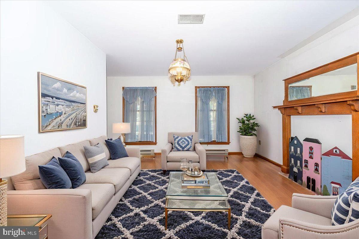 4 Shifflett Place photo 2