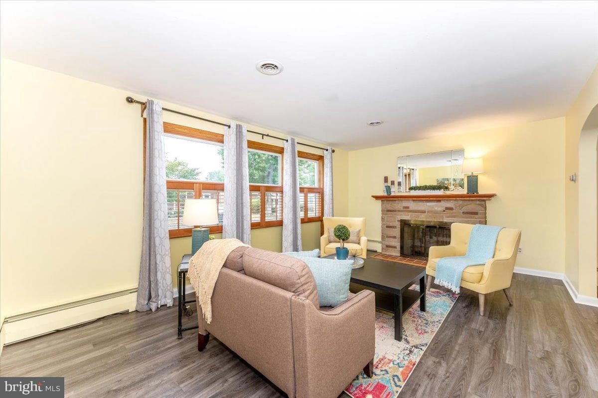 228 Bryan Place photo 4