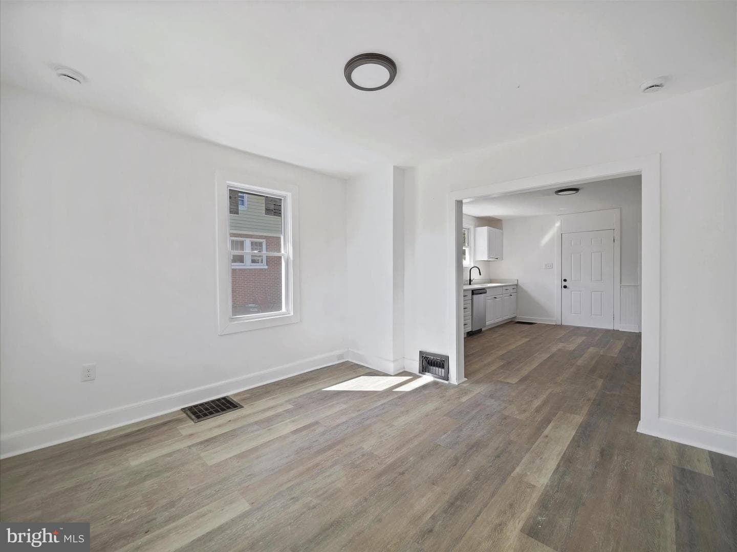 541 Guilford Avenue photo 10