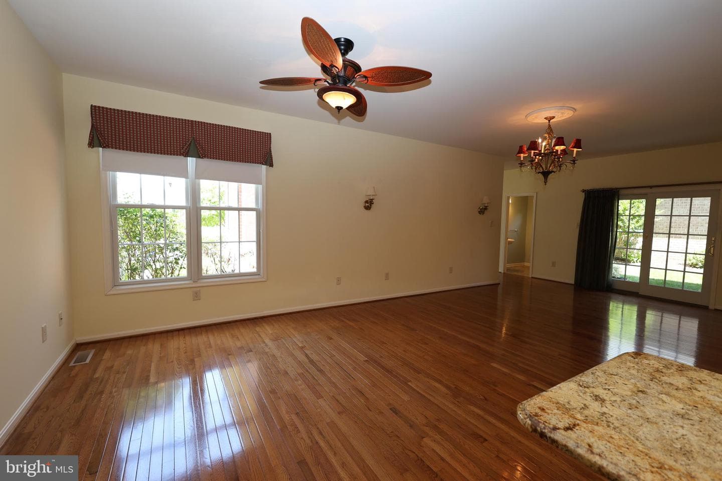 650 Trafalgar Drive photo 21