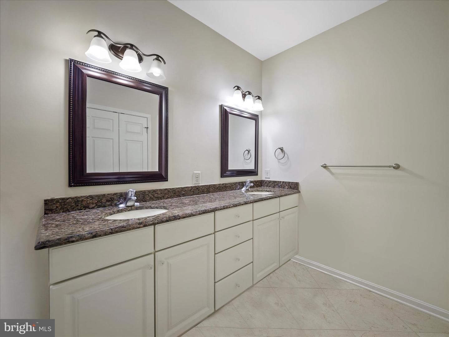 608 Tudor Drive photo 10