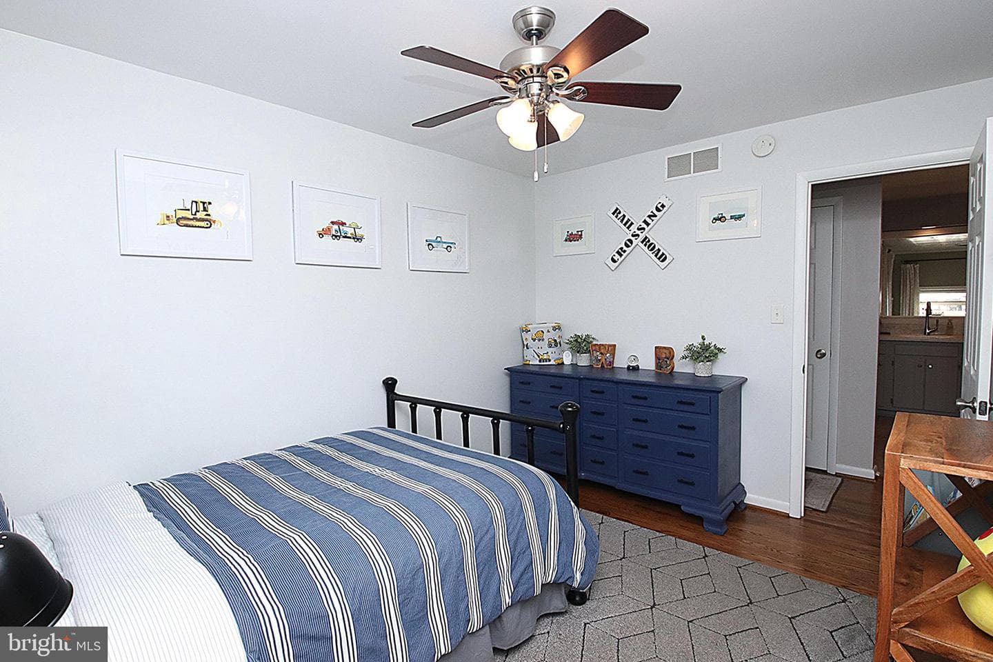 22107 Beaverbrook Drive photo 32