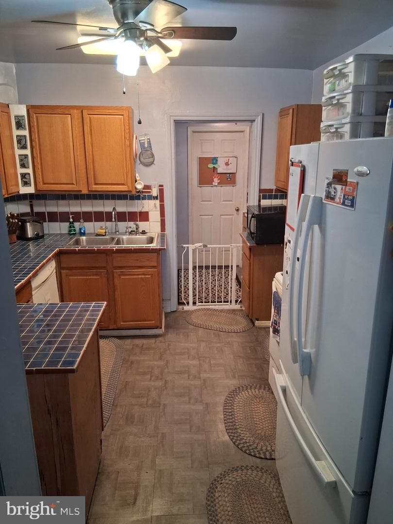 446 Stratford Avenue photo 3