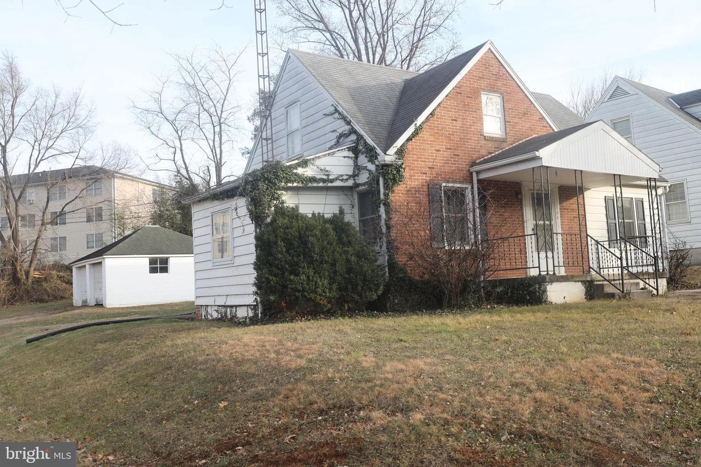 526 Pangborn Boulevard photo 3