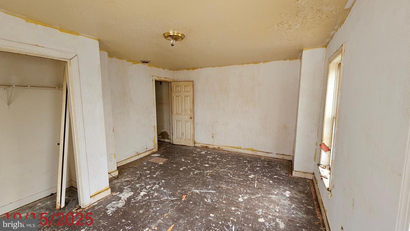 10 E Lee Street photo 15