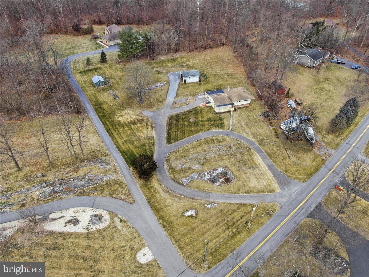 8522 Neck Road photo 3