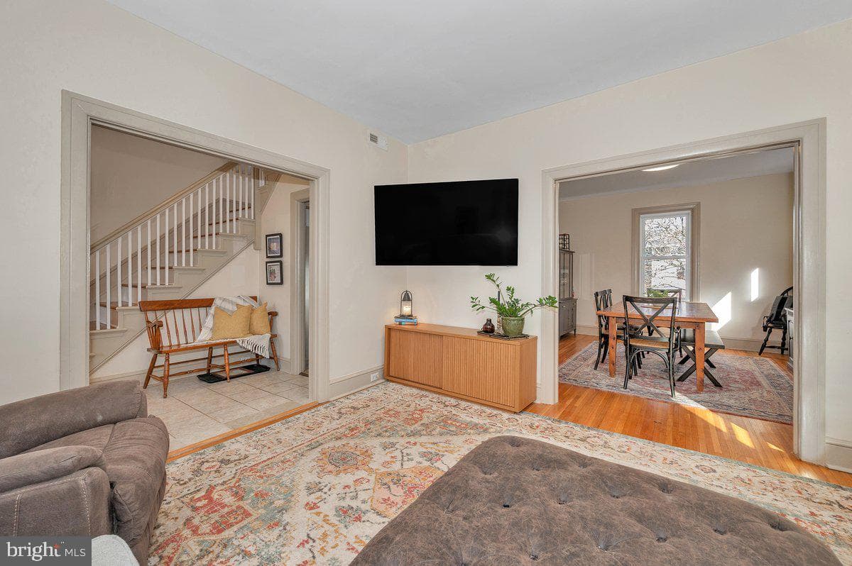 104 Cypress Street photo 4