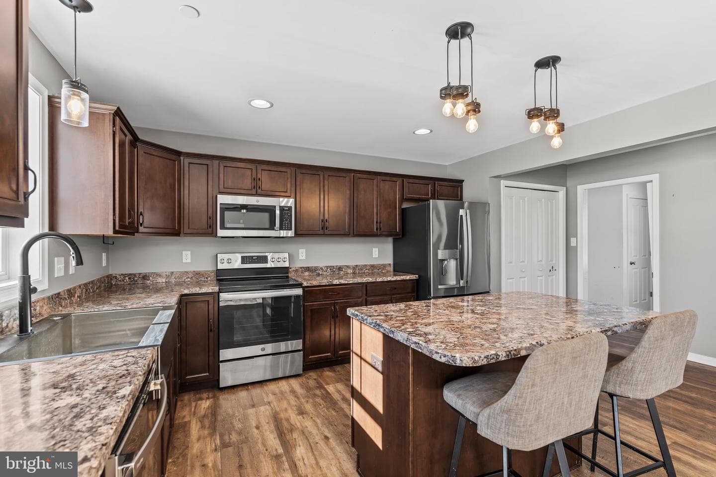 21689 Jefferson Boulevard photo 24