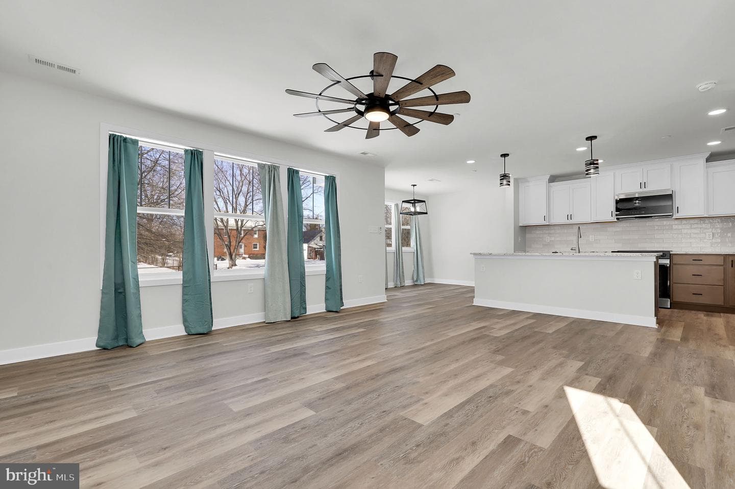13808 Weaver Avenue photo 3