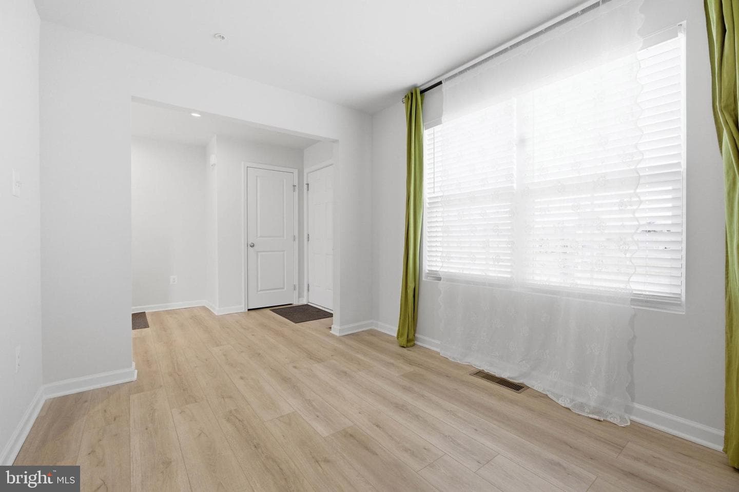 103 Charlotte Street photo 3