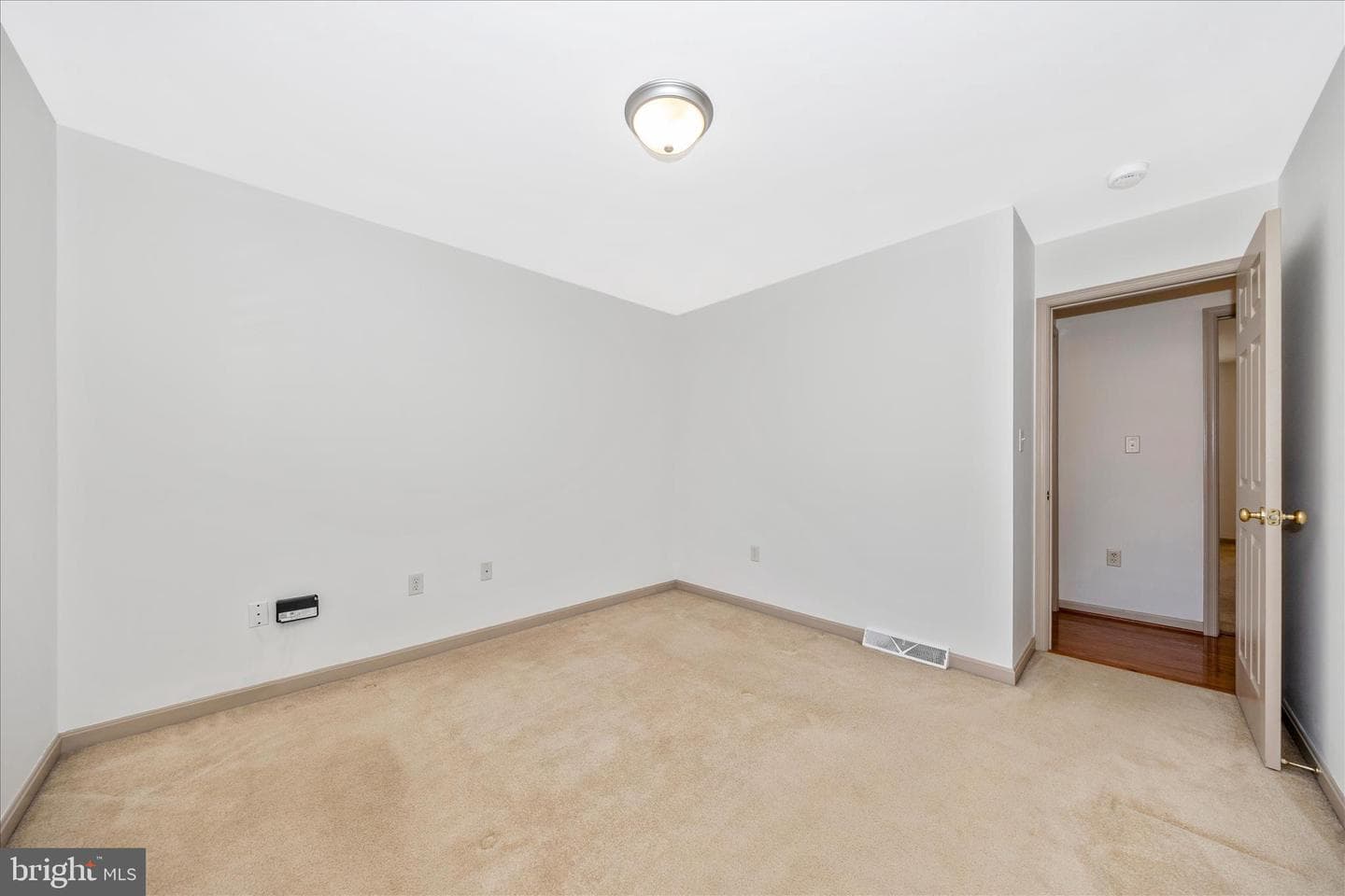 223 Montclair Court photo 26