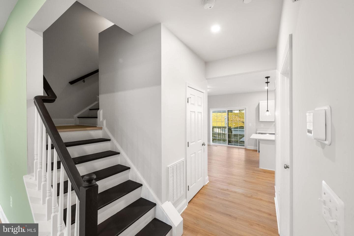 490 Mitchell Avenue photo 4