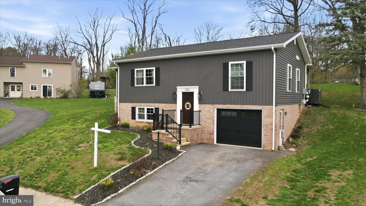 1341 Outer Drive photo 3