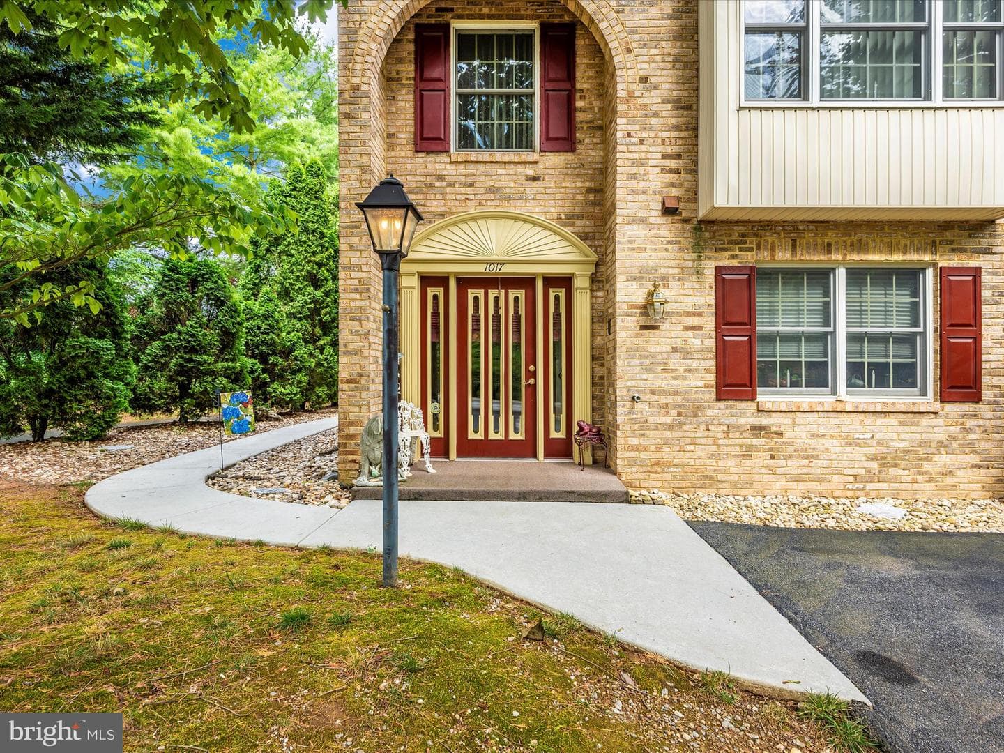 1017 Lindsay Lane photo 2