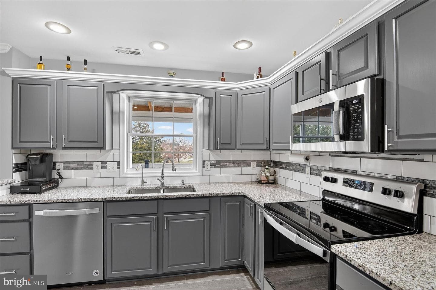 12214 Bucky Avenue photo 15