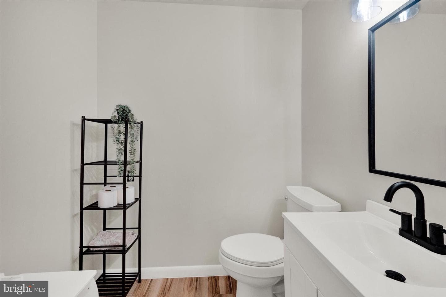 1633 Edgewood Place #201 photo 19