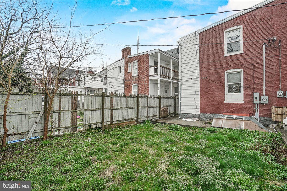 20 S Locust Street S photo 28