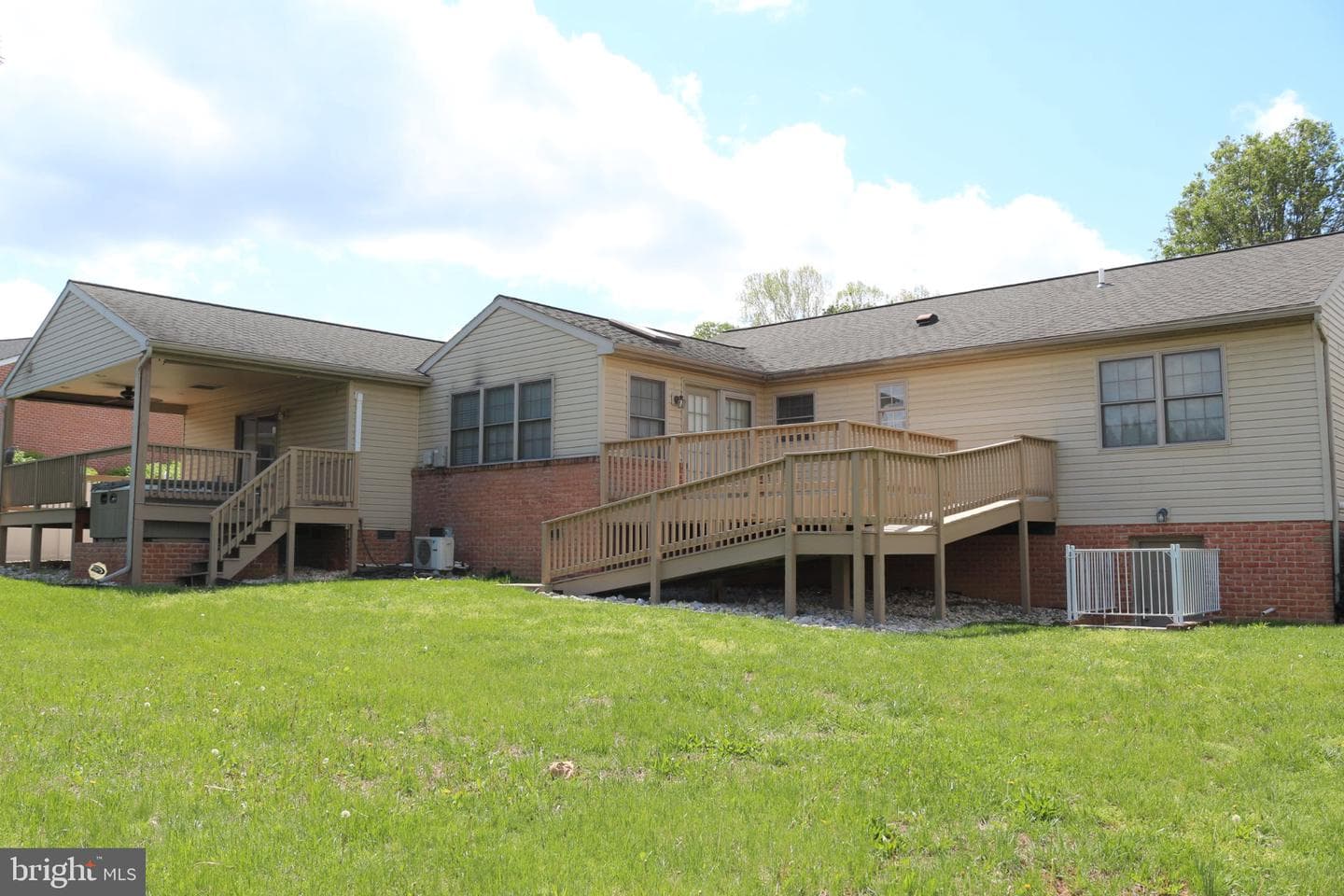 235 Montclair Court photo 8