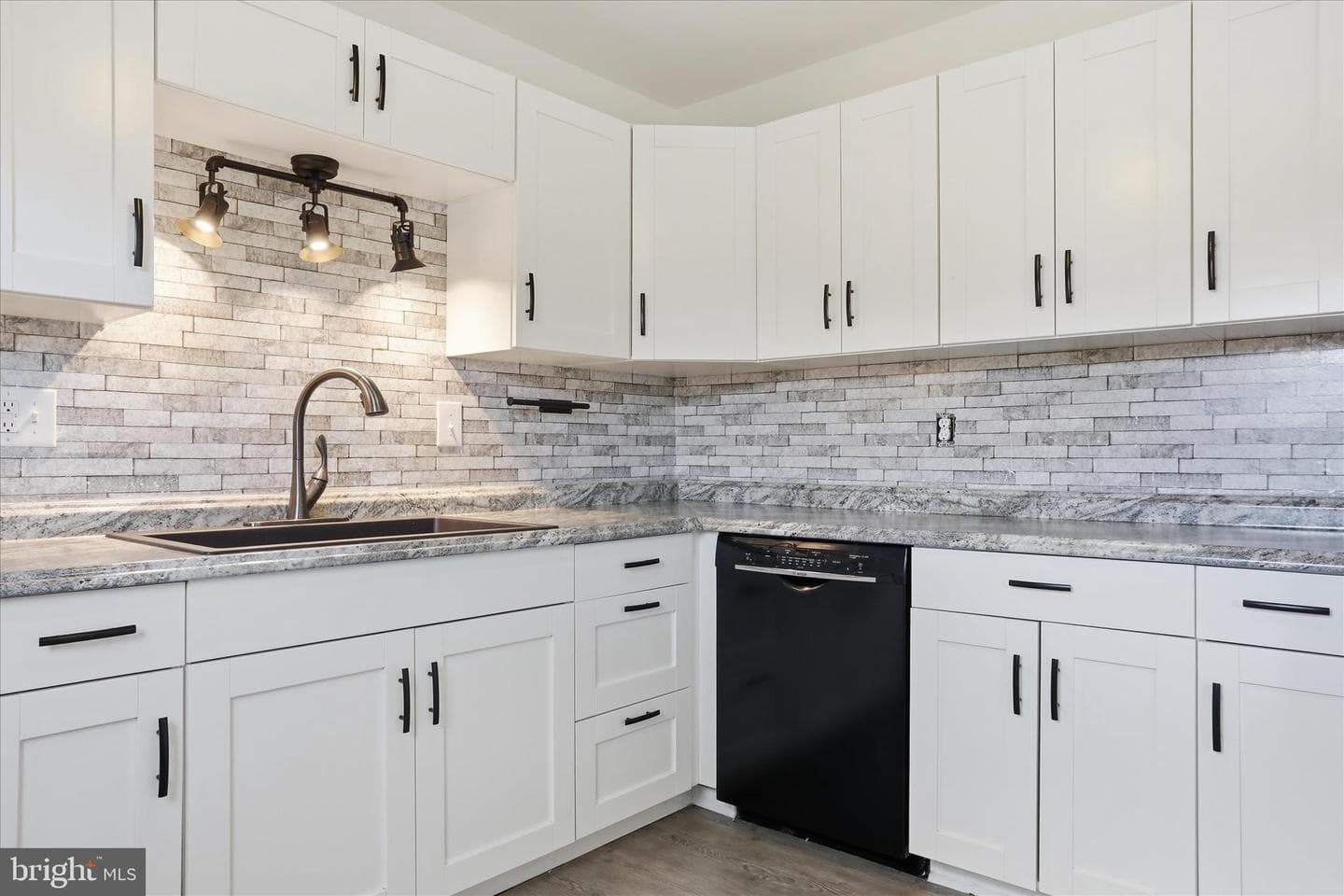 19022 Longmeadow Road photo 3