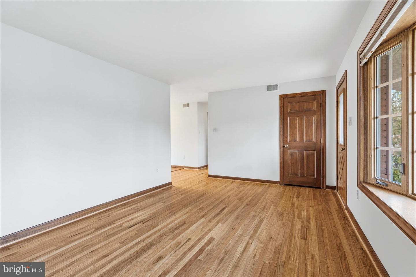 18360 Woodside Drive photo 9