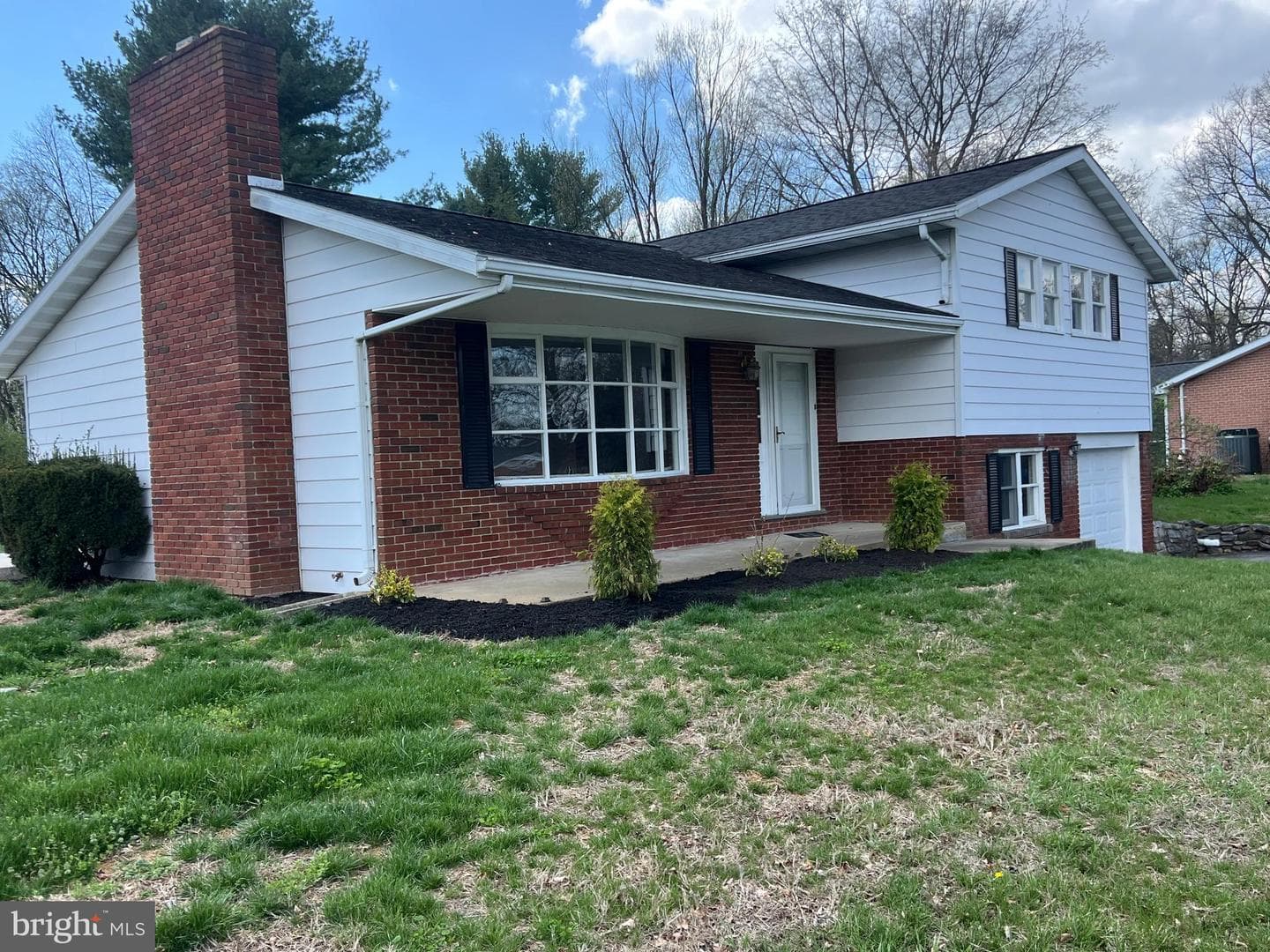 19119 Woodhaven Drive photo 3
