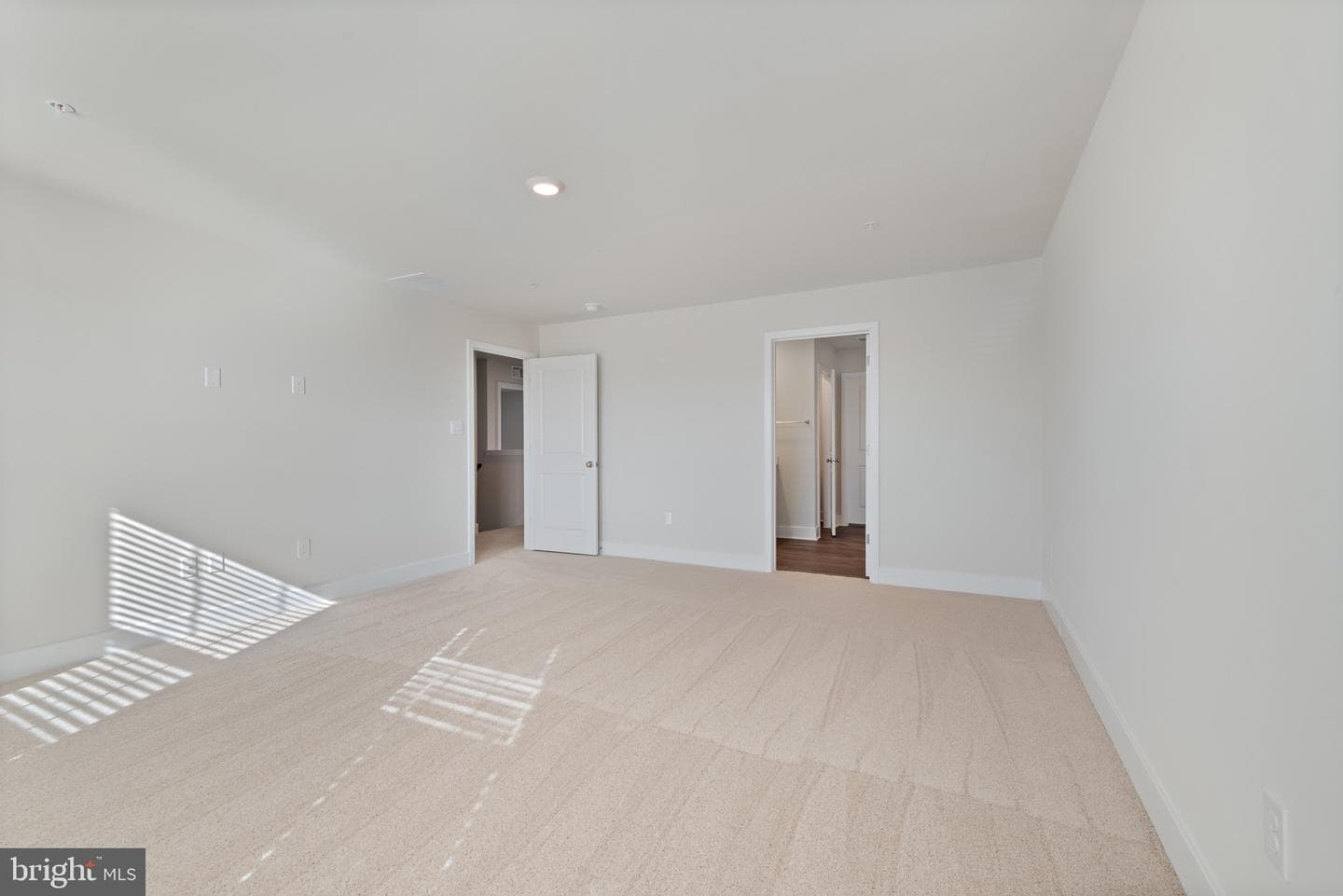 648 Armstrong Avenue photo 18