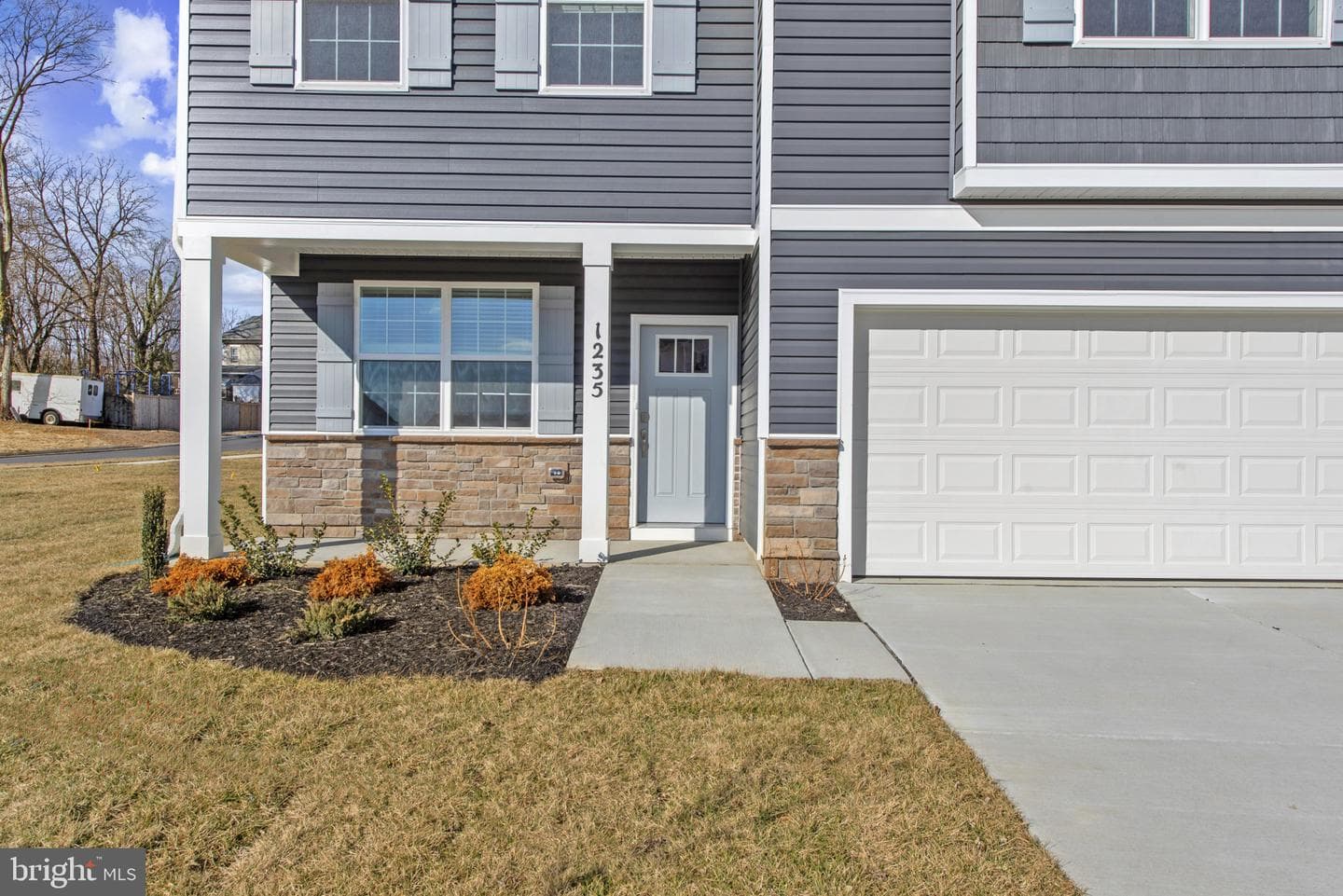 648 Armstrong Avenue photo 3