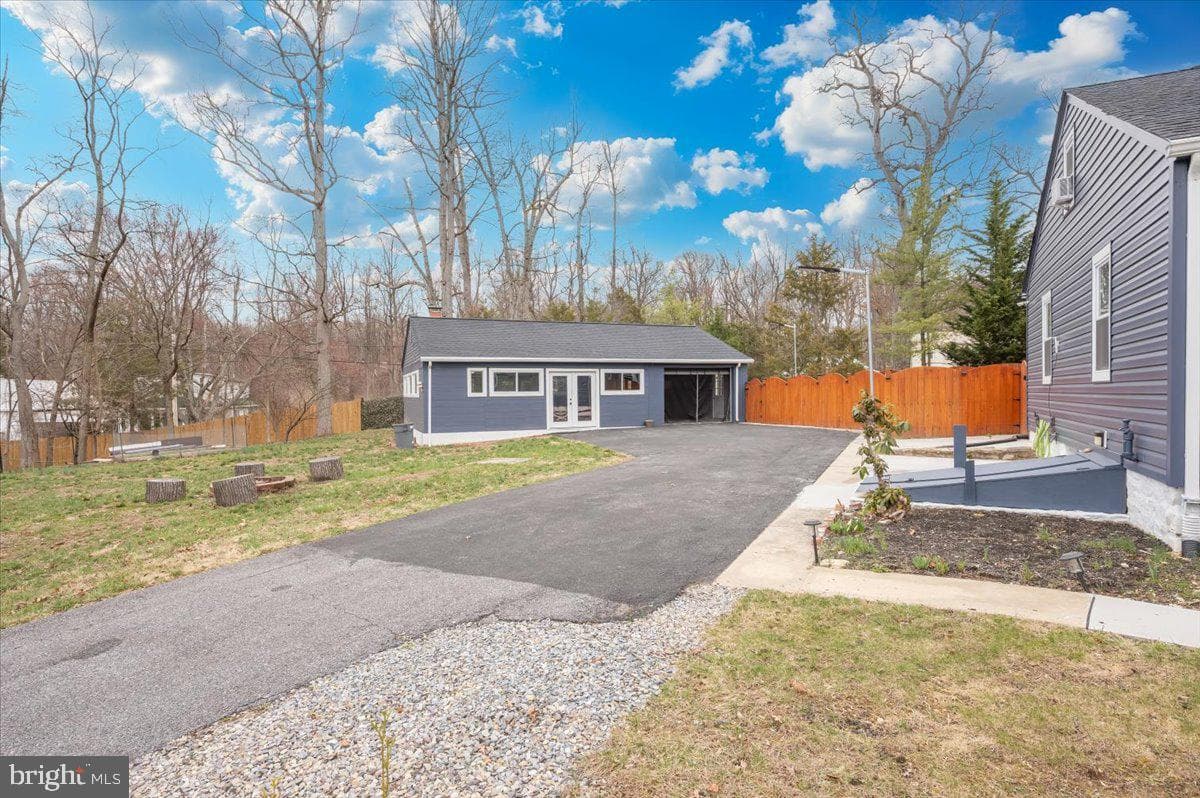 8807 Crystal Falls Drive photo 6