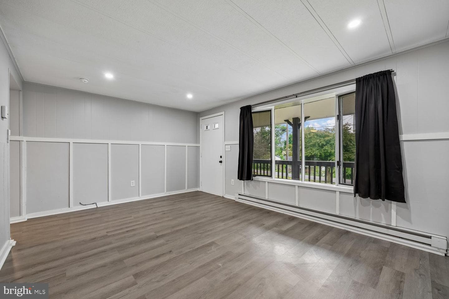 21639 Leiter Street photo 2