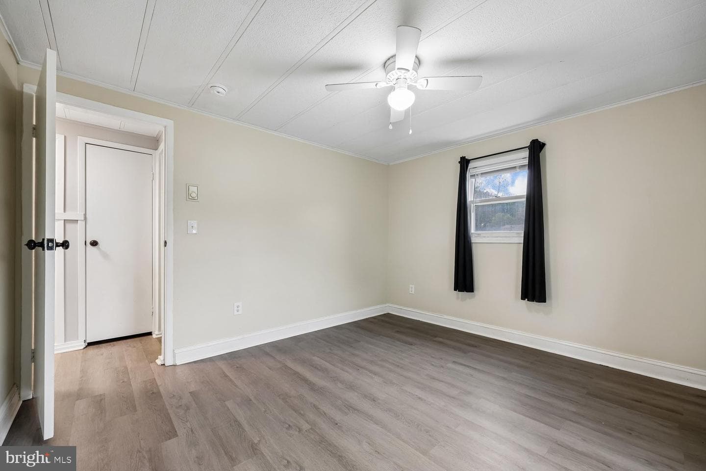 21639 Leiter Street photo 21