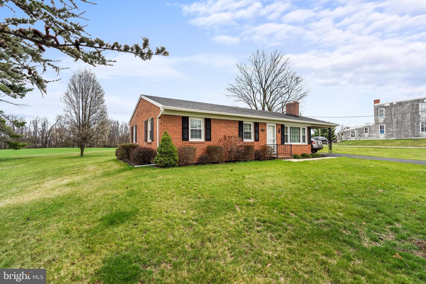 1404 Marshall Street photo 4