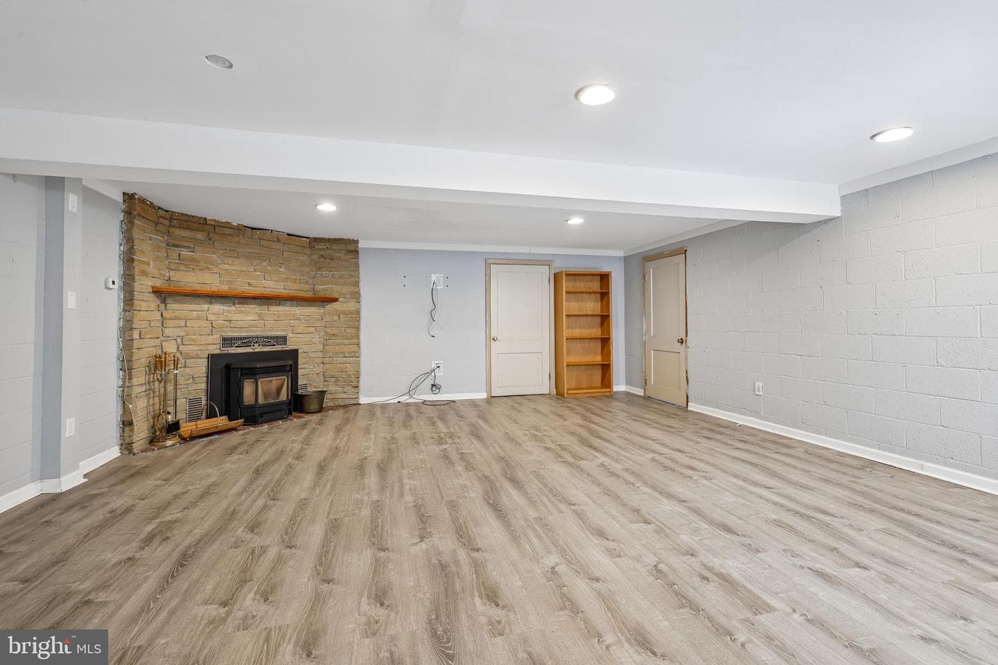 11910 Wesley Drive photo 4
