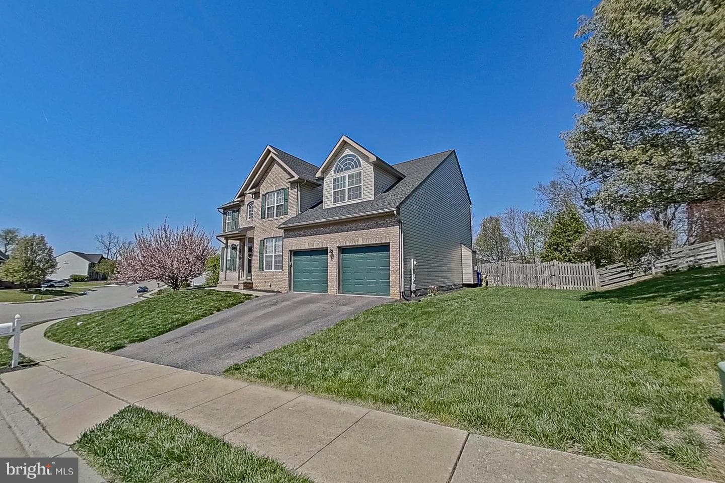 809 Brookridge Drive photo 2
